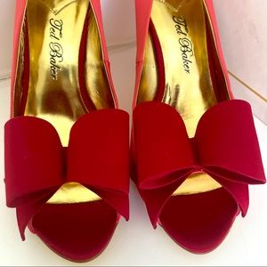 Ted Baker Satin Peep Toe Pumps w/ a Bow. Size 8B.
